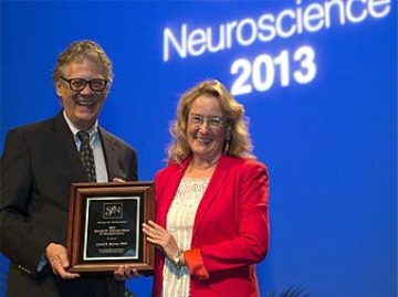 Dr. Carol A. Barnes  getting award at neuroscience 2013
